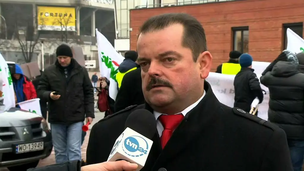 Izdebski: jeśli premier chce, by rolnicy modlili się pod kancelarią premiera, a nie w kościołach, to jest na dobrej drodze