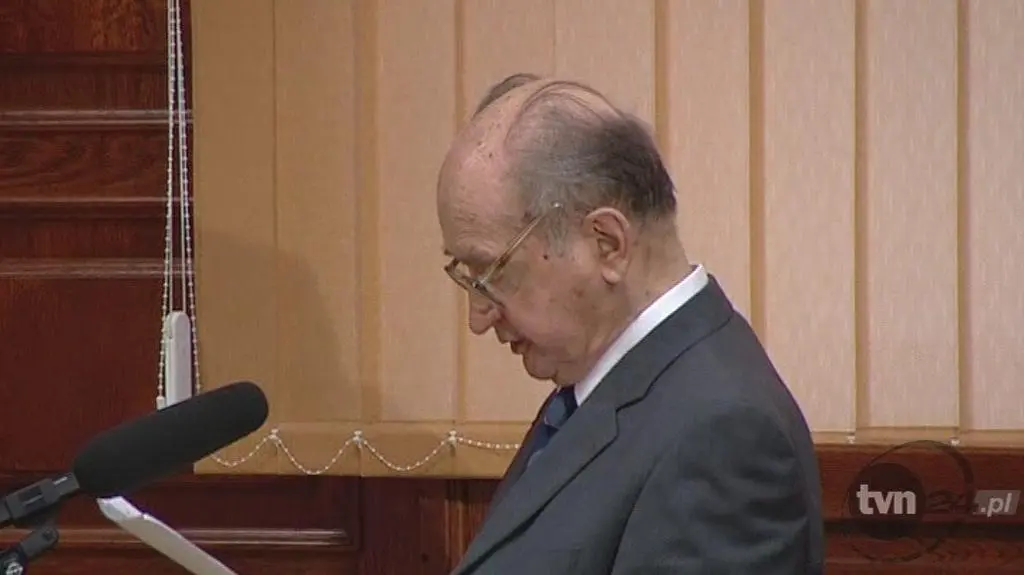 Jaruzelski broni się przed sądem (TVN24)