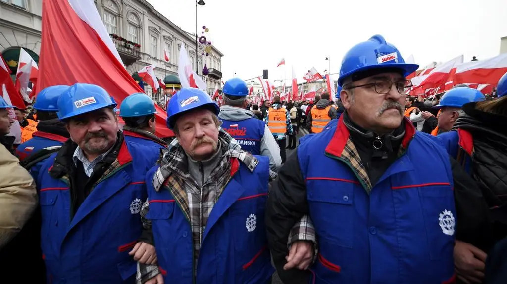 Jerzy Zelnik odczytujący deklarację ideową marszu 13 grudnia organizowanego przez PiS