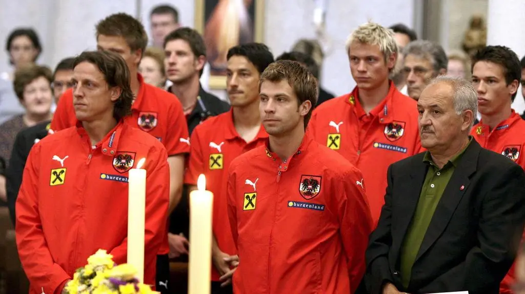 Kapelan pomaga także Austriakom