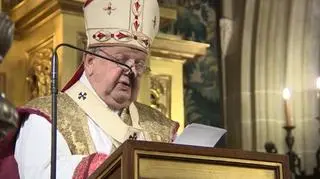 Kard. Dziwisz: Polskę dzieli niewidzialny mur 
