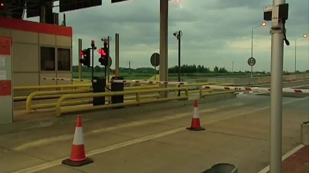 Karetki sforsowały bramki na A4