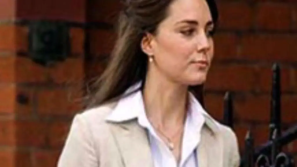 Kate Middleton w obiektywie paparazzich (Fakty TVN, kwiecień 2007)