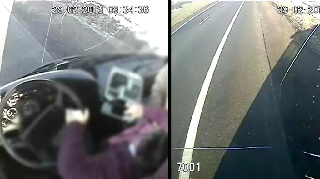 Kierowca autobusu traci przytomność. Pasażerowie chwytają za kierownicę