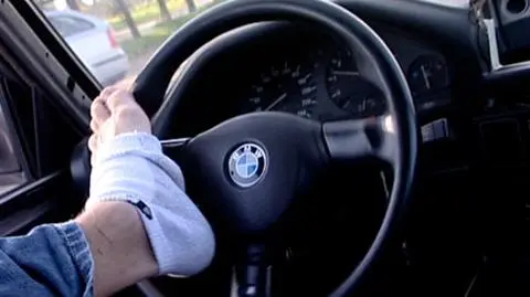 Kierowca bez rąk marzy o rajdzie