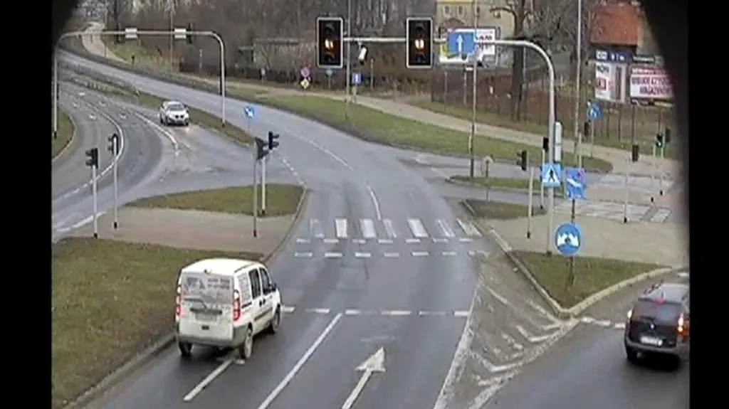 Kierowcy przejeżdżają na czerwonym