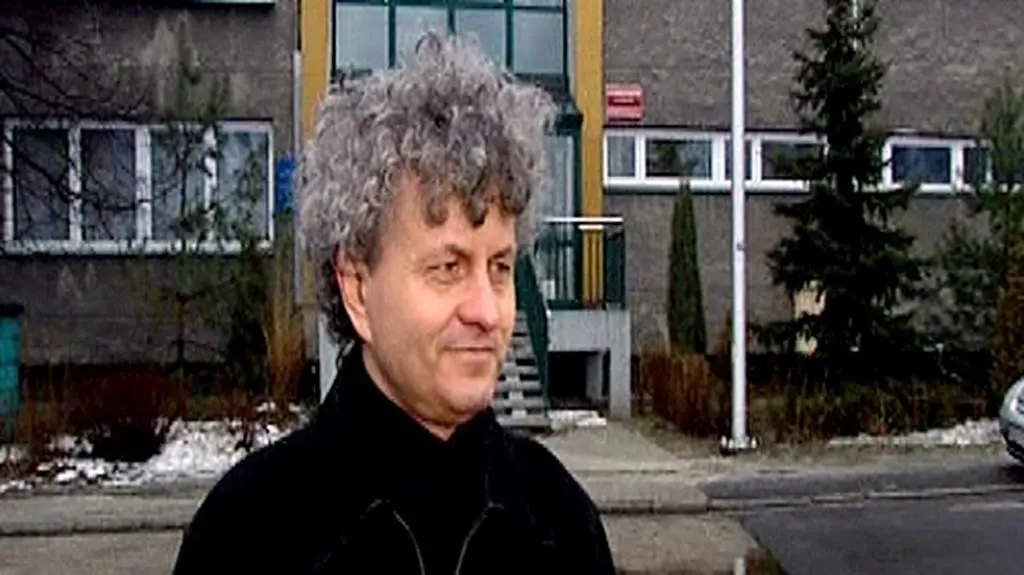 Kierujący zespołem konstruktorów dr Zbigniew Nawrat
