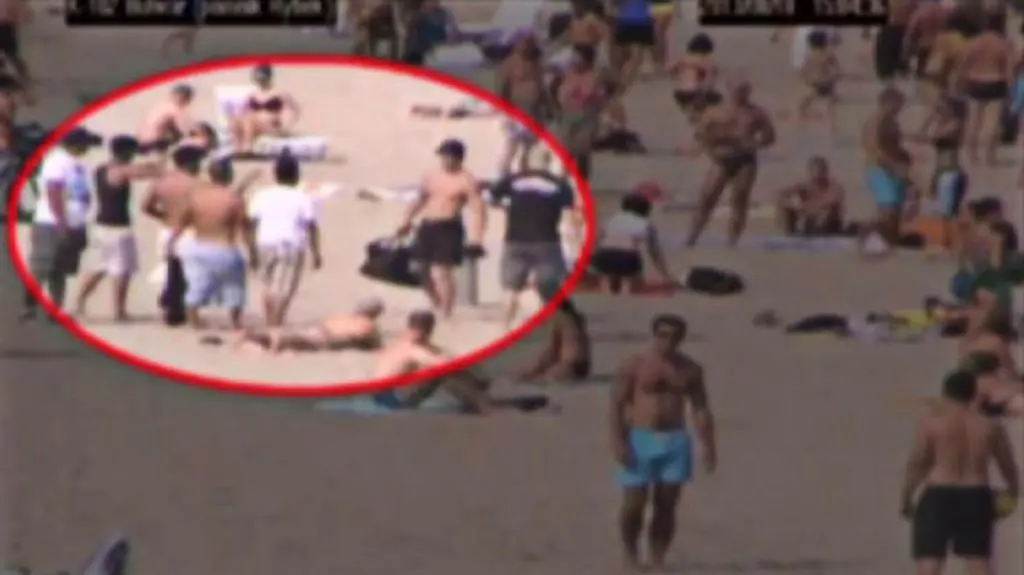 Kilka minut przez bijatyką na plaży w Gdyni (nagranie bez dźwięku)
