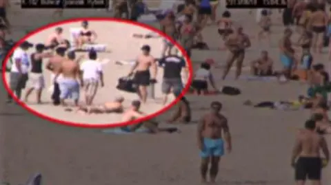 Kilka minut przez bijatyką na plaży w Gdyni (nagranie bez dźwięku)