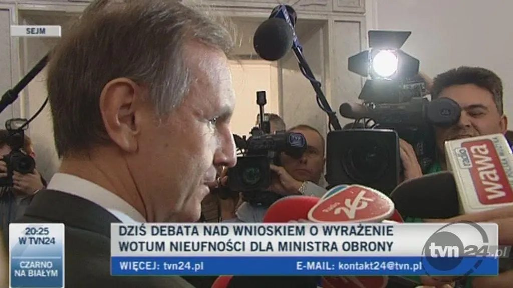 Klich przed wejściem na salę sejmową