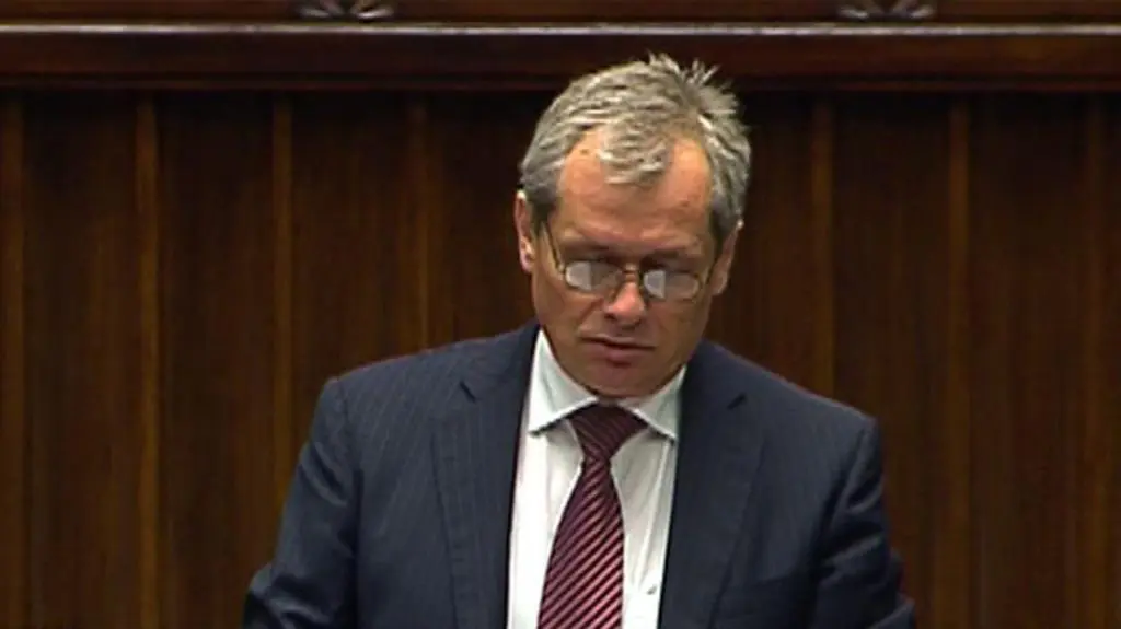 Kłosowski: pani minister żyje we własnym świecie