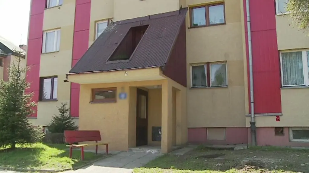 Kobieta dźgnięta nożem, jej brat z podciętymi żyłami. Tragedia w Nowym Sączu