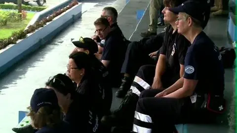 Koczują na lotniskach