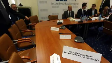 Komisja Trójstronna - miejsce dialogu czy kółko dyskusyjne? 