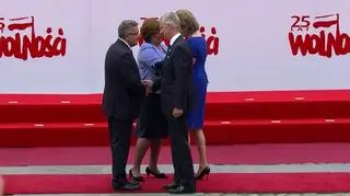 Komorowscy witają gości na pl. Zamkowym