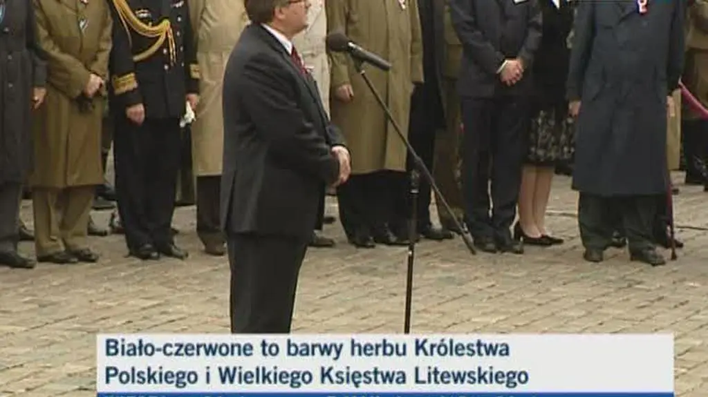 Komorowski: Flagę trzeba czcić z radością