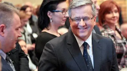 Komorowski i Duda tracą. Ogórek w górę