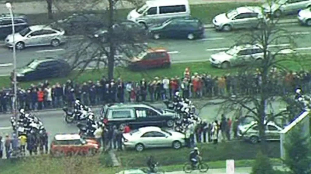 Kondukt jedzie przez Warszawę