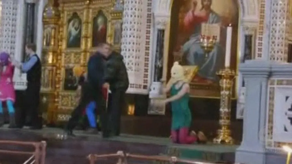 Kontrowersyjny występ Pussy Riot (Youtube)
