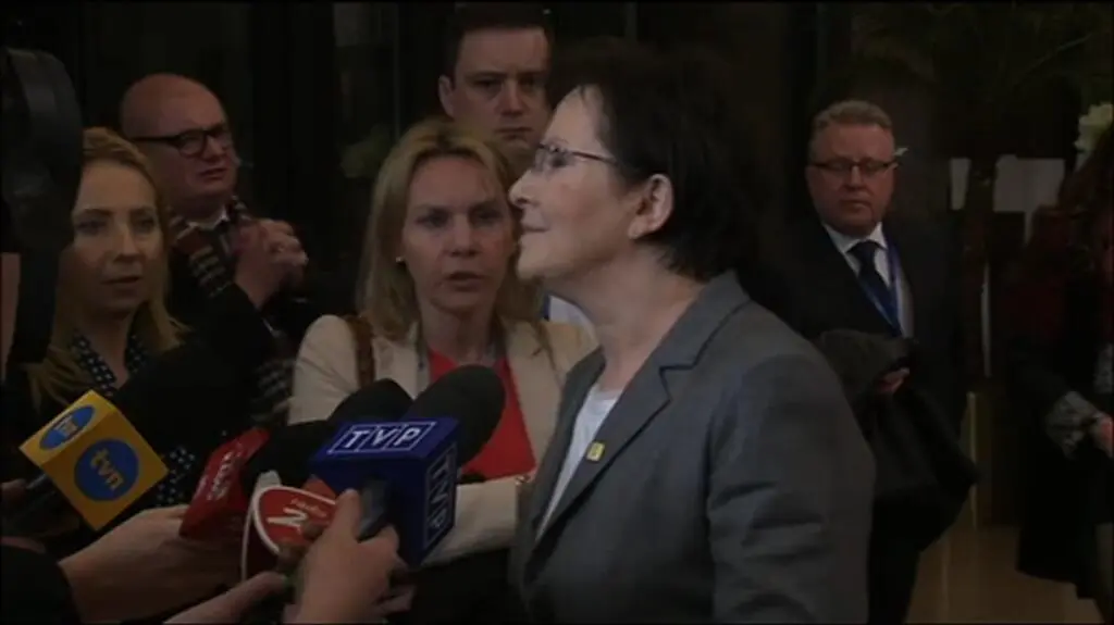 Kopacz przemawia, Kamiński się krzywi. Co wywołało grymas na twarzy doradcy?