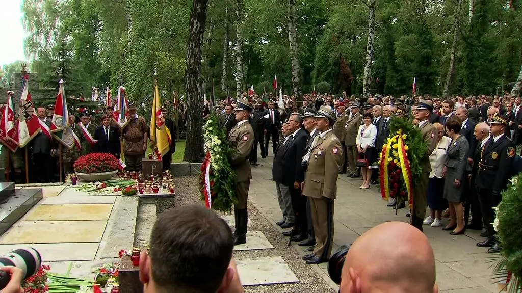 Kwiaty w hołdzie Powstańcom
