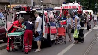 Lekarze oceniają stan rannych po zderzeniu tramwajów 