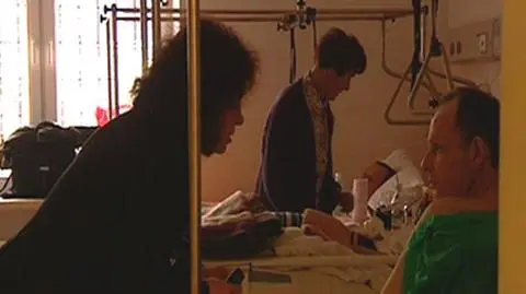 Leżał spokojnie w szpitalu, a matka umierała w domu