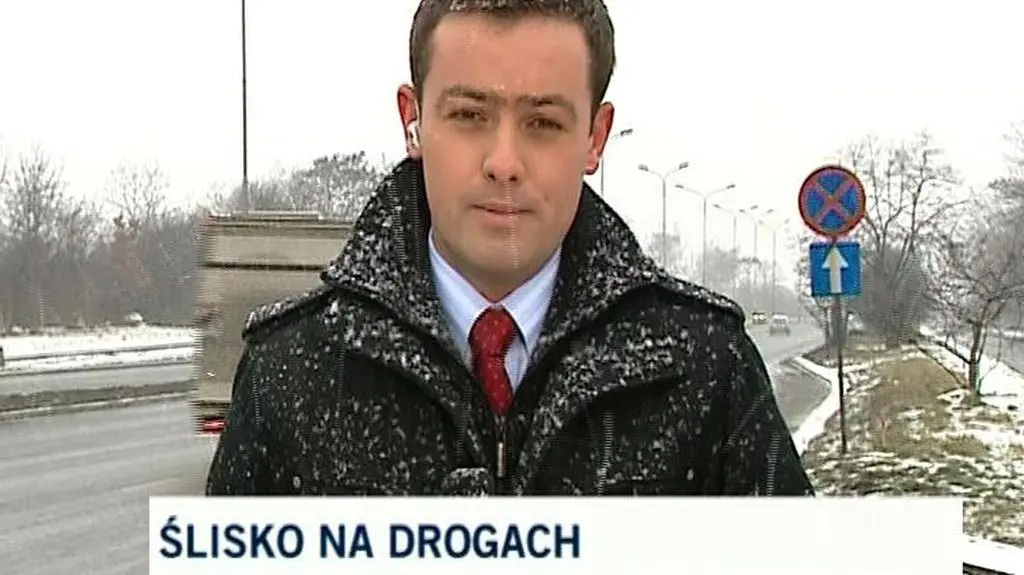 Łódź, droga krajowa nr 1: obfite opady śniegu