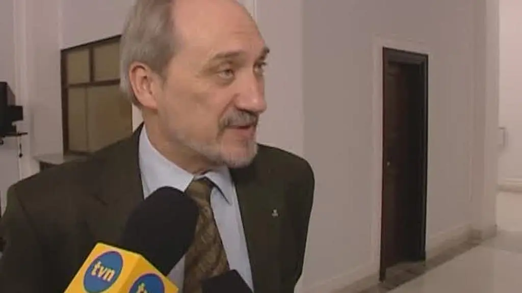 Macierewicz: Chlebowski może kłamać