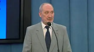 Macierewicz do prokuratora generalnego: Wznowić postępowanie