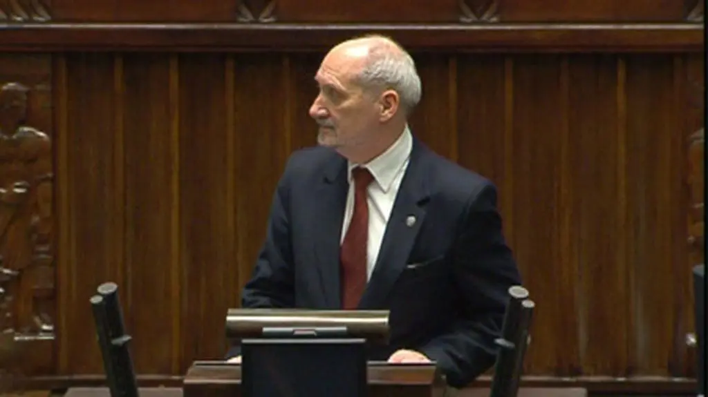 Macierewicz domaga się informacji ws. katastrofy smoleńskiej