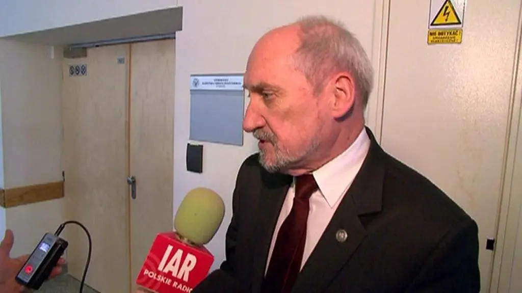 Macierewicz: Eksperci są zgodni - to był wybuch
