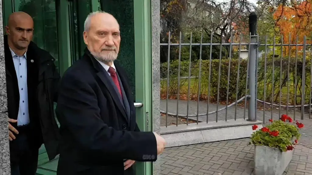 Macierewicz nie odpowiedział na pytanie o funkcję marszałka seniora Sejmu