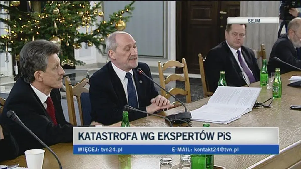Macierewicz o analizach Nowaczyka i Biniendy