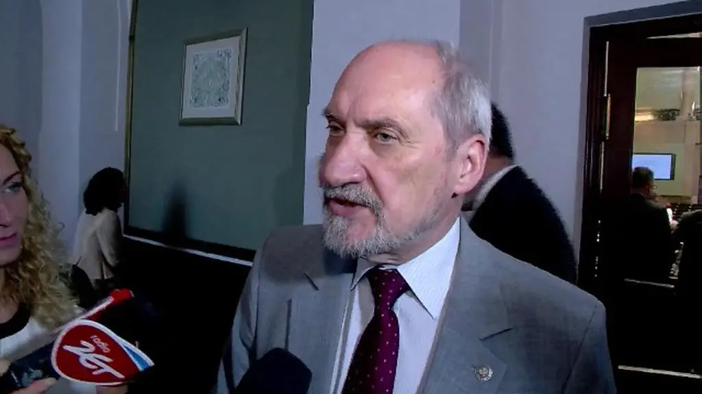 Macierewicz: próba rehabilitacji agentury wpływu