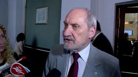 Macierewicz: próba rehabilitacji agentury wpływu
