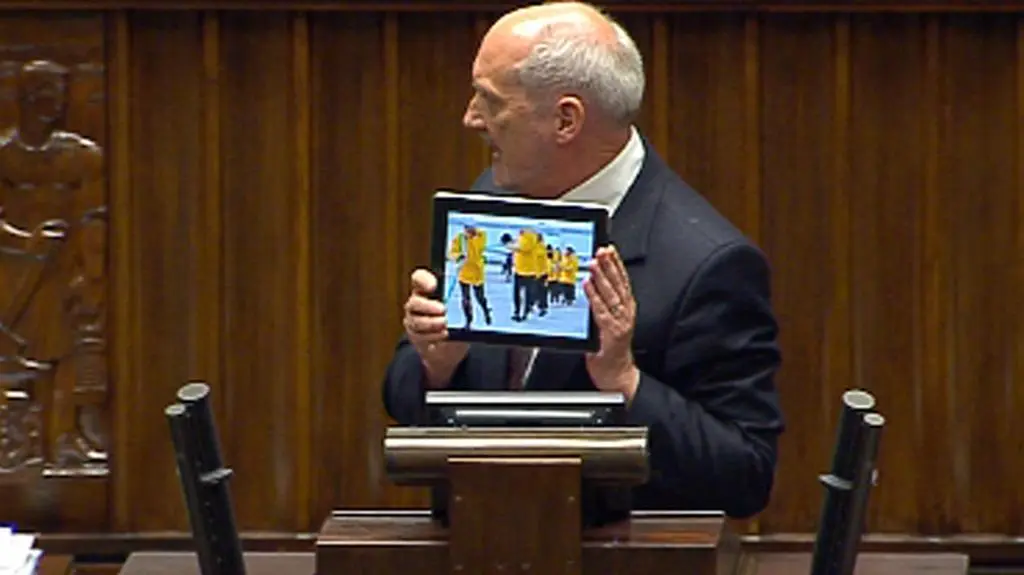 Macierewicz: "Ta afera jest pana aferą"