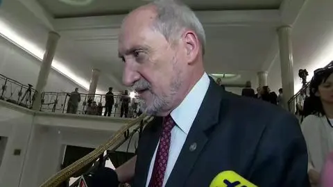 Macierewicz: Tusk jest marionetką