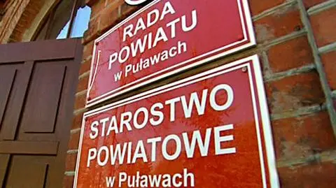 Mają wyroki i dalej pracują w urzędach