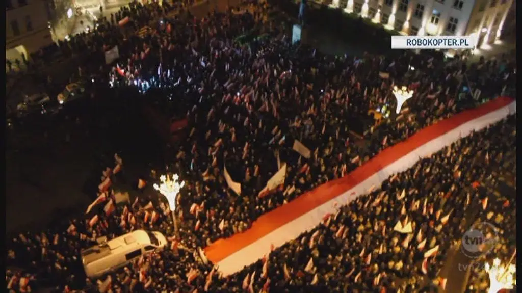 Manifestacja z lotu ptaka (robokopter.pl)