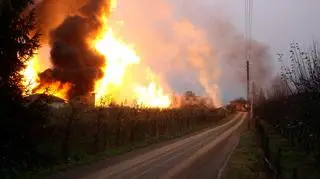 Mieszkańcy powoli wracają do domów, które nie zostały tak bardzo uszkodzone 