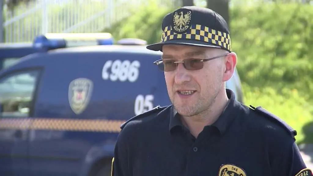 Monitoring zarejestrował młodych ludzi kąpiących się w Motławie