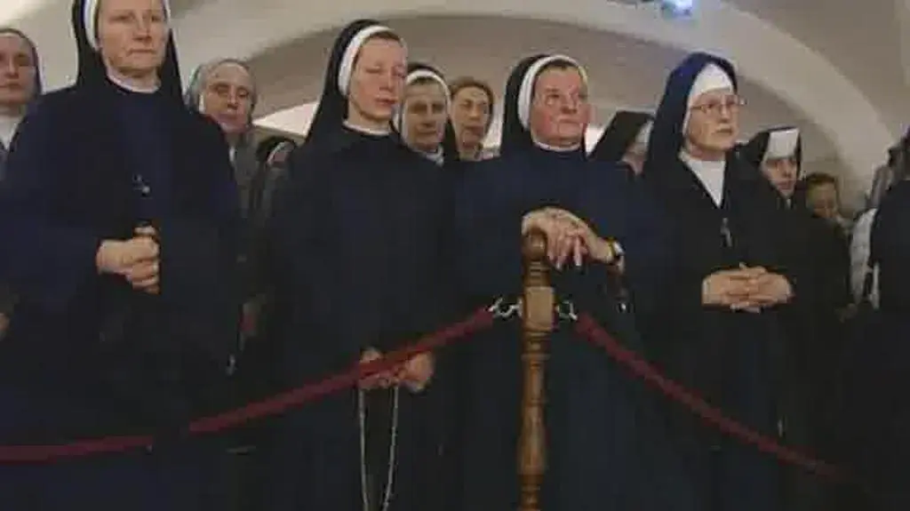 Msza święta w Grotach Watykańskich obok grobu Jana Pawła II