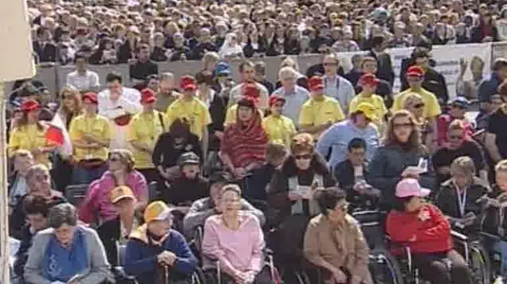 Msza zgromadziła tysiące wiernych (Telepace)