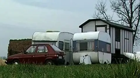 Muszą mieszkać w przyczepie