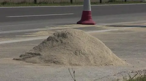 Na drodze A2 ciężarówka zderzyła się z pojazdem technicznym