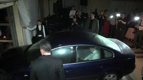 Na studniówce zabrakło prądu. Pomogło auto z radiem