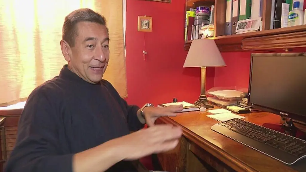 "Na tyle niewysokie było to siedzenie, że stanął"