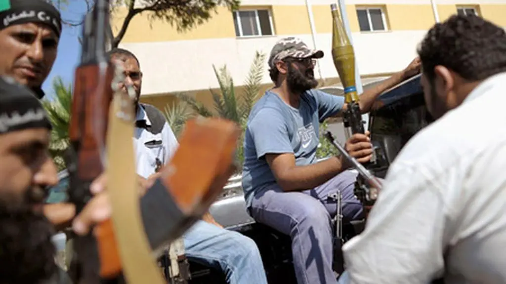 NATO pomaga powstańcom