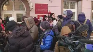 Nawalny wychodzi z sądu